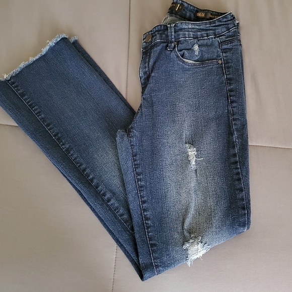 Kardashian premium Denim Khloe Slim boot Mid-Rise jeans. Size 6 - Picture 3 of 8